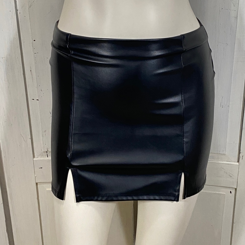 Popular 21 Vegan Leather Mini Skirt Black Sz Small Slits Edgy Goth Club Wear